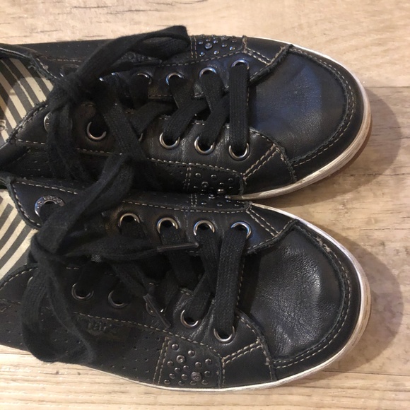 Taos Footwear Freedom Leather Sneaker Size 6 - Picture 4 of 6